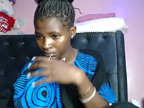 TrishaKalid online show from December 2024 07:22:01 PM