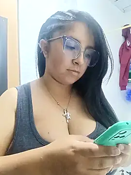 Snapshot of _Angelinaandrade_ chatting on November 2025 12:33:01 AM Angelinaandrade online show from November 2025 12:33:01 AM