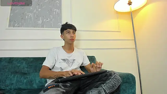 Lucian Davi online show from December 2024 03:15:01 PM