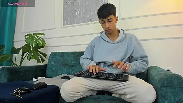 Lucian Davi online show from January 2025 12:16:01 PM