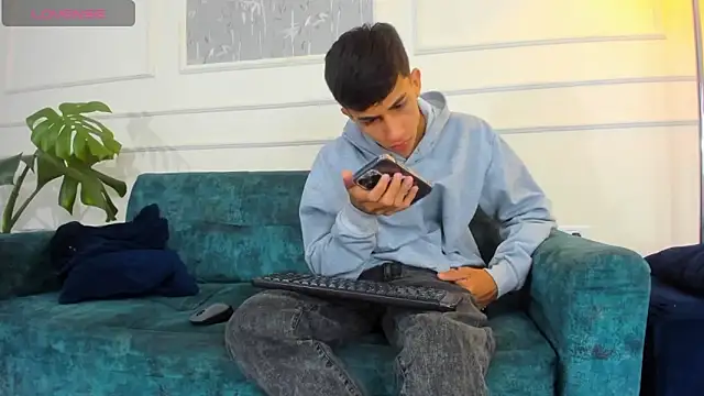 Lucian Davi online show from February 2025 12:11:01 PM