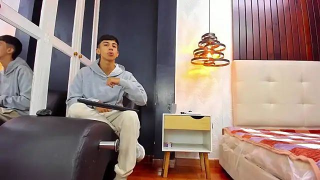 Lucian Davi online show from February 2025 12:11:02 PM