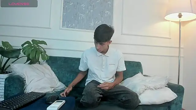 Lucian Davi online show from March 2025 04:10:01 AM