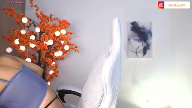 Snapshot of VictoriaHiill chatting on October 2025 05:24:02 PM VictoriaHiill online show from October 2025 05:24:02 PM