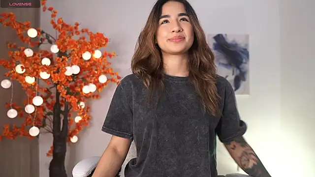 Snapshot of VictoriaHiill chatting on November 2025 05:24:01 PM VictoriaHiill online show from November 2025 05:24:01 PM