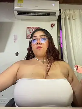 Snapshot of KathyGonzalez chatting on October 2025 10:51:02 PM KathyGonzalez online show from October 2025 10:51:02 PM