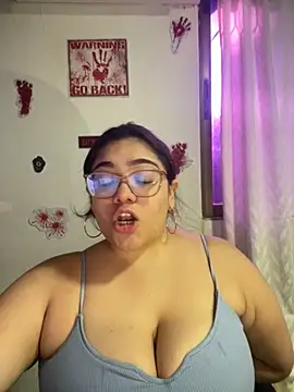 Snapshot of KathyGonzalez chatting on October 2025 11:43:01 AM KathyGonzalez online show from October 2025 11:43:01 AM