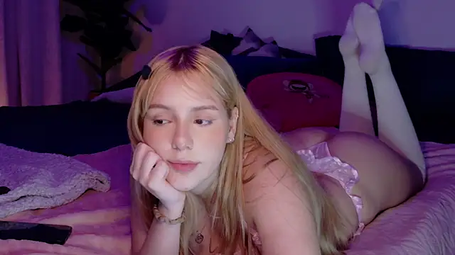 Snapshot of AlinaCarter chatting on October 2025 01:30:02 AM AlinaCarter online show from October 2025 01:30:02 AM