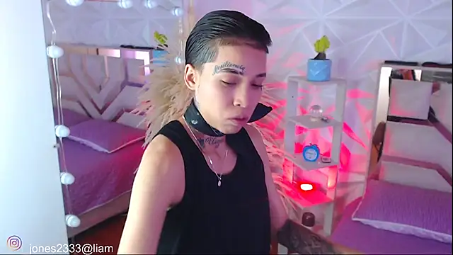 Jonesliam23 online show from September 2025 07:15:02 PM