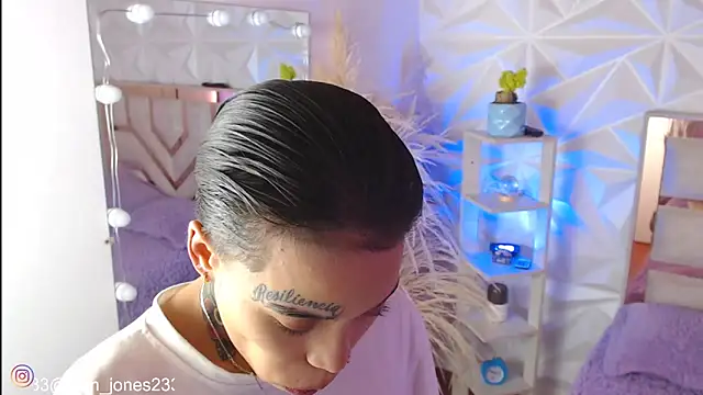 Jonesliam23 online show from October 2025 07:21:01 PM