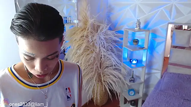 Jonesliam23 online show from October 2025 07:02:01 PM