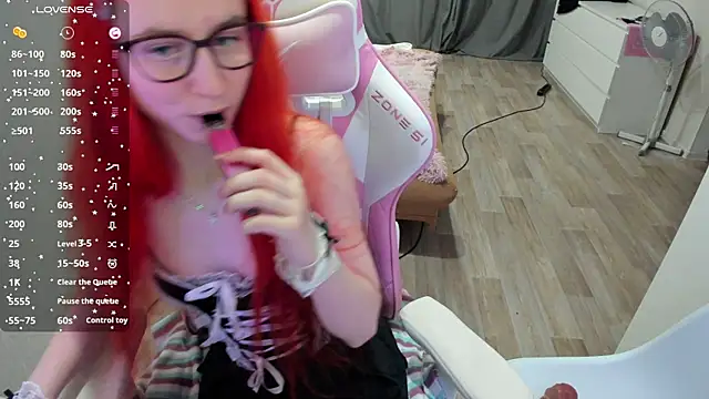 Snapshot of Malina_Lovely chatting on October 2025 08:35:01 PM Malina Lovely online show from October 2025 08:35:01 PM