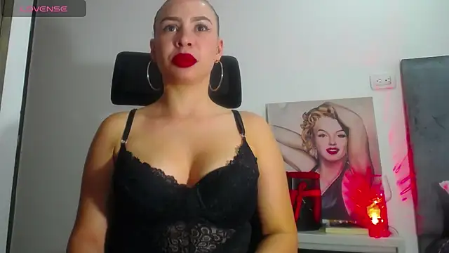 Shantalhotx69 online show from December 2024 09:13:02 PM