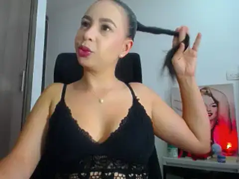 Shantalhotx69 online show from February 2025 12:01:02 PM