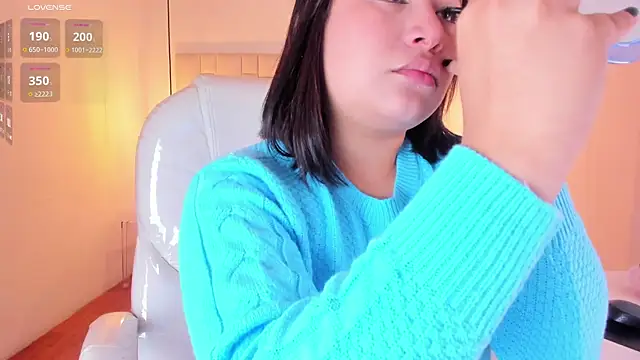 Snapshot of HannaKarson chatting on December 2024 11:39:02 AM HannaKarson online show from December 2024 11:39:02 AM