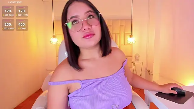 Snapshot of HannaKarson chatting on January 2025 11:32:02 AM HannaKarson online show from January 2025 11:32:02 AM