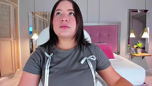 Snapshot of HannaKarson chatting on September 2025 11:37:02 AM HannaKarson online show from September 2025 11:37:02 AM