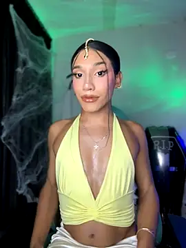 Snapshot of Emaa- chatting on October 2025 11:18:01 PM Emaa- online show from October 2025 11:18:01 PM