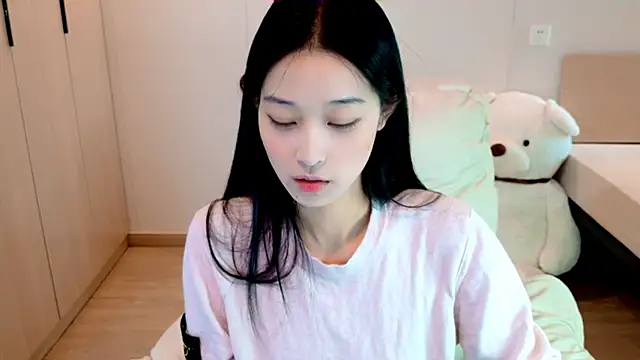 Snapshot of Xueb_J chatting on October 2025 06:13:01 AM Xueb J online show from October 2025 06:13:01 AM