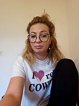 Selenna emma online show from October 2025 02:07:02 PM