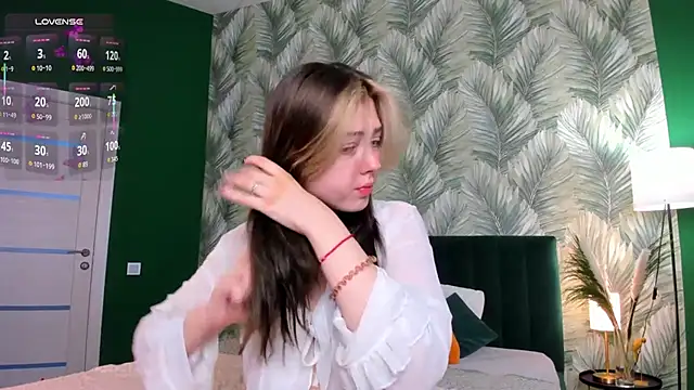 Vanessa Walters online show from October 2025 03:27:01 AM