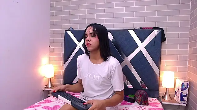 AndreaGil  online show from December 2024 12:33:02 PM