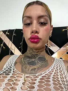 Snapshot of Zaratattoox chatting on October 2025 06:43:01 AM Zaratattoox online show from October 2025 06:43:01 AM