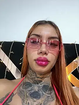 Snapshot of Zaratattoox chatting on November 2025 03:35:01 PM Zaratattoox online show from November 2025 03:35:01 PM