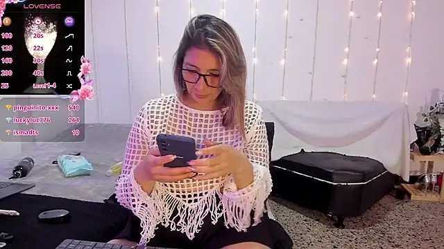 Snapshot of MichelleManson chatting on January 2025 08:46:02 AM MichelleManson online show from January 2025 08:46:02 AM