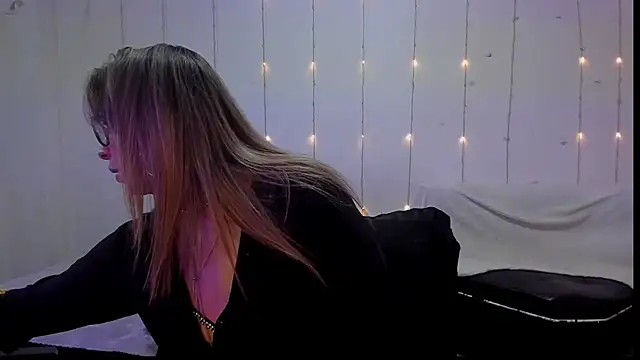 Snapshot of MichelleManson chatting on January 2025 10:10:01 AM MichelleManson online show from January 2025 10:10:01 AM