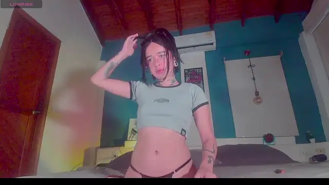 Snapshot of ariana-white- chatting on October 2025 07:43:01 AM ariana-white- online show from October 2025 07:43:01 AM