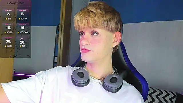 VladHellsing4 online show from October 2025 02:27:02 PM