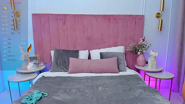 Snapshot of MilaVoxx chatting on December 2024 06:04:02 AM MilaVoxx online show from December 2024 06:04:02 AM