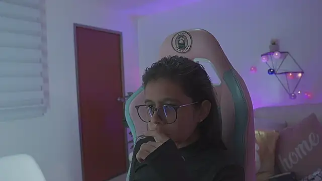 megan ssmith  online show from November 2025 09:25:02 PM