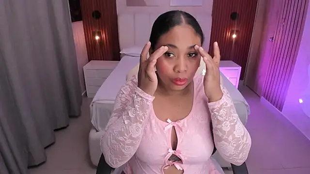 Snapshot of Leah_Sweetie chatting on October 2025 10:21:01 AM Leah Sweetie online show from October 2025 10:21:01 AM