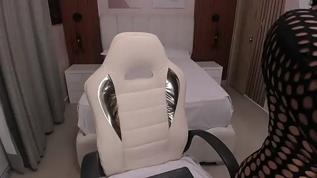 Snapshot of Leah_Sweetie chatting on October 2025 10:22:02 AM Leah Sweetie online show from October 2025 10:22:02 AM