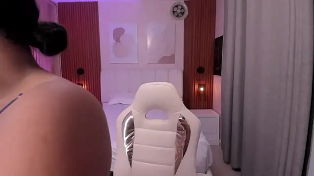 Snapshot of Leah_Sweetie chatting on October 2025 10:24:01 AM Leah Sweetie online show from October 2025 10:24:01 AM