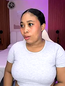 Snapshot of Leah_Sweetie chatting on October 2025 10:15:01 AM Leah Sweetie online show from October 2025 10:15:01 AM