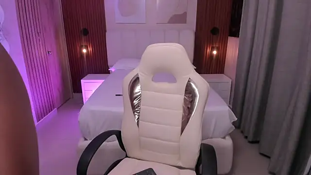 Snapshot of Leah_Sweetie chatting on October 2025 10:23:02 AM Leah Sweetie online show from October 2025 10:23:02 AM