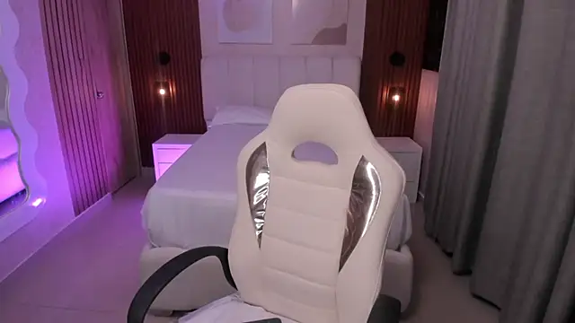 Snapshot of Leah_Sweetie chatting on November 2025 10:14:01 AM Leah Sweetie online show from November 2025 10:14:01 AM