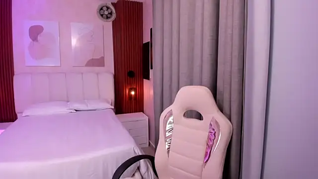 Snapshot of Leah_Sweetie chatting on November 2025 10:15:02 AM Leah Sweetie online show from November 2025 10:15:02 AM