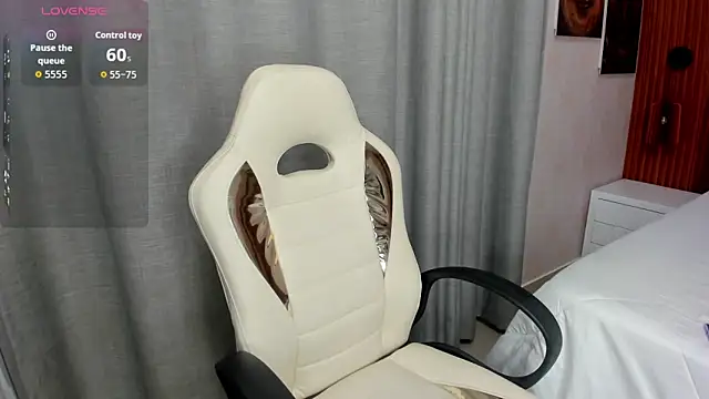 Snapshot of Leah_Sweetie chatting on November 2025 10:14:02 AM Leah Sweetie online show from November 2025 10:14:02 AM