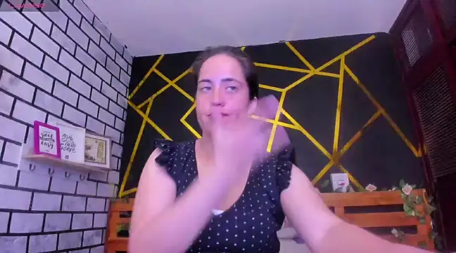 kathina giraldo online show from December 2024 01:39:01 PM
