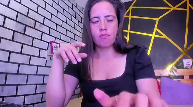 kathina giraldo online show from December 2024 04:16:02 PM