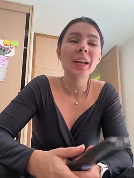 SofiaG  online show from December 2024 04:40:01 PM