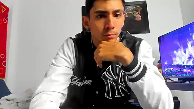 Snapshot of OliverBennet chatting on October 2025 04:50:01 PM OliverBennet online show from October 2025 04:50:01 PM