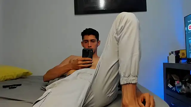 Snapshot of OliverBennet chatting on October 2025 04:20:02 AM OliverBennet online show from October 2025 04:20:02 AM