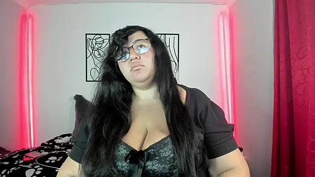 RubyPirsso18 online show from December 2024 09:17:02 PM