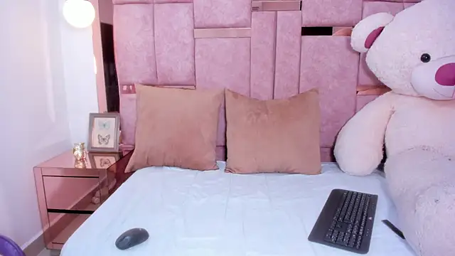 Snapshot of kaylin_jann chatting on October 2025 06:20:02 PM kaylin jann online show from October 2025 06:20:02 PM