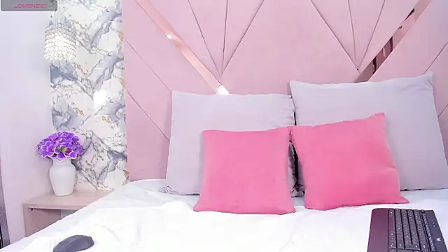 Snapshot of kaylin_jann chatting on November 2025 06:09:02 PM kaylin jann online show from November 2025 06:09:02 PM